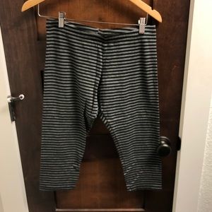 Black & gray striped leggings